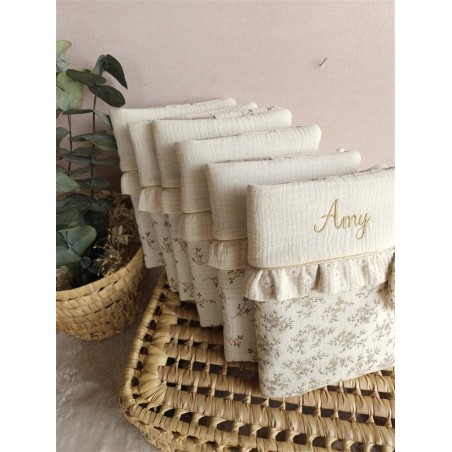 protège carnet santé prénom personnalisé broderie fait main cadeau naissance tissu bébé double gaze