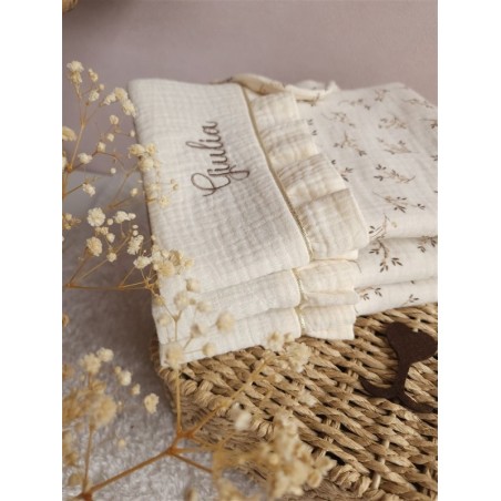 protège carnet santé prénom personnalisé broderie fait main cadeau naissance tissu bébé double gaze