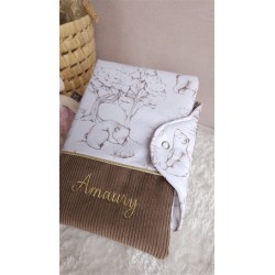 protège carnet santé prénom personnalisé broderie fait main cadeau naissance tissu bébé double gaze