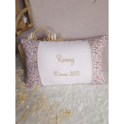 Coussin tissu fait main décoration cadeau naissance chambre prénom personnalisé broderie rectangle