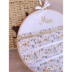 Tambour porte barettes prénom personnalisé broderie tissu bois décoration