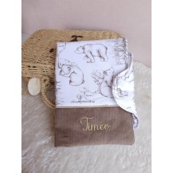 protège carnet santé prénom personnalisé broderie fait main cadeau naissance tissu bébé double gaze