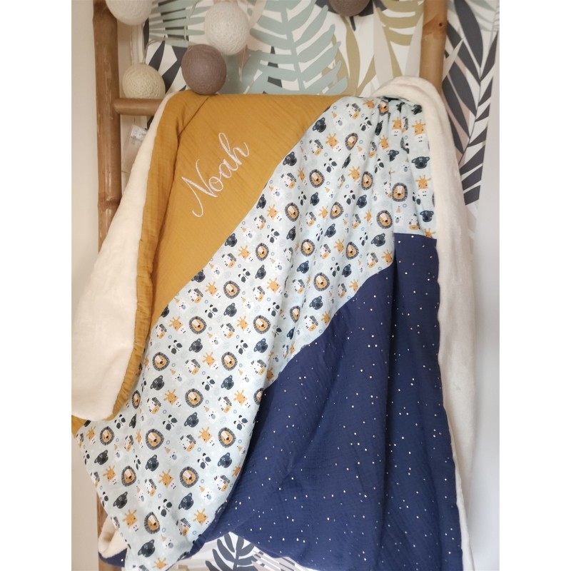 Plaid couverture doudou prénom personnalisé broderie fait main patchwork chambre bébé cadeau naissance anniversaire double gaze