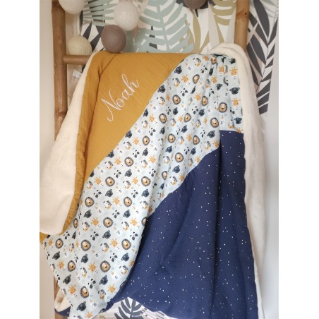 Plaid couverture doudou prénom personnalisé broderie fait main patchwork chambre bébé cadeau naissance anniversaire double gaze
