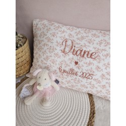 Coussin tissu fait main décoration cadeau naissance chambre prénom personnalisé broderie rectangle