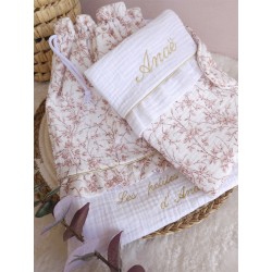 Sac pochon pochette prénom personnalisé broderie fait main enfant  range doudou vetement cadeau naissance