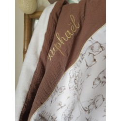 Plaid couverture doudou prénom personnalisé broderie fait main patchwork chambre bébé cadeau naissance anniversaire double gaze