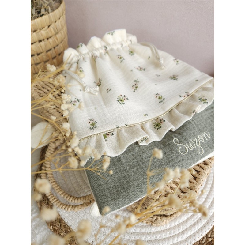 Sac pochon pochette prénom personnalisé broderie fait main enfant  range doudou vetement cadeau naissance