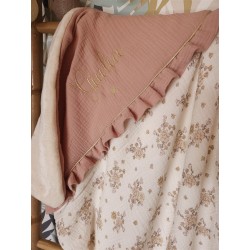 Plaid couverture doudou prénom personnalisé broderie fait main patchwork chambre bébé cadeau naissance anniversaire double gaze