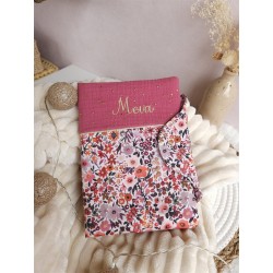 protège carnet santé prénom personnalisé broderie fait main cadeau naissance tissu bébé double gaze