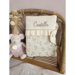 protège carnet santé prénom personnalisé broderie fait main cadeau naissance tissu bébé double gaze
