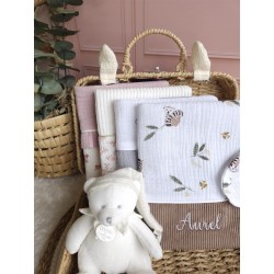 protège carnet santé prénom personnalisé broderie fait main cadeau naissance tissu bébé double gaze