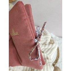 protège carnet santé prénom personnalisé broderie fait main cadeau naissance tissu bébé double gaze