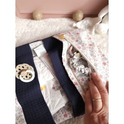 pochette langer nomade prénom personnalisé broderie fait main cadeau naissance tissu change bébé couches accessoires