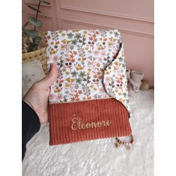 protège carnet santé prénom personnalisé broderie fait main cadeau naissance tissu bébé double gaze