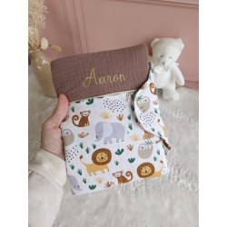 protège carnet santé prénom personnalisé broderie fait main cadeau naissance tissu bébé double gaze