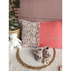 Coussin tissu fait main décoration cadeau naissance chambre prénom personnalisé broderie rectangle