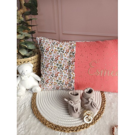 Coussin tissu fait main décoration cadeau naissance chambre prénom personnalisé broderie rectangle