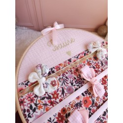 Tambour porte barettes prénom personnalisé broderie tissu bois décoration