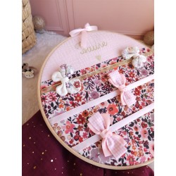 Tambour porte barettes prénom personnalisé broderie tissu bois décoration