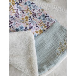 Serviette bavoir maternelle élastique prénom personnalisé broderie fait main enfant cantine