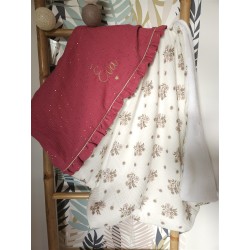 Plaid couverture doudou prénom personnalisé broderie fait main patchwork chambre bébé cadeau naissance anniversaire double gaze