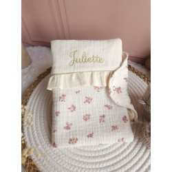 protège carnet santé prénom personnalisé broderie fait main cadeau naissance tissu bébé double gaze