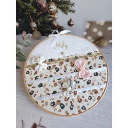 Tambour porte barettes prénom personnalisé broderie tissu bois décoration