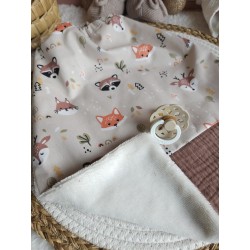 Serviette bavoir maternelle élastique prénom personnalisé broderie fait main enfant cantine