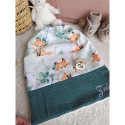 Serviette bavoir maternelle élastique prénom personnalisé broderie fait main enfant cantine