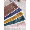 Serviette bavoir maternelle élastique prénom personnalisé broderie fait main enfant cantine