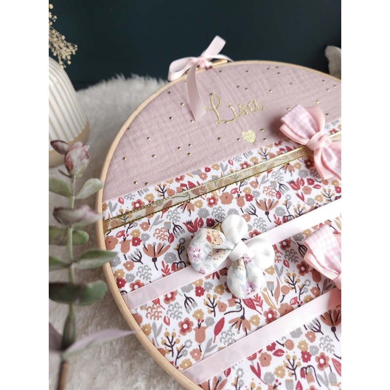 Tambour porte barettes prénom personnalisé broderie tissu bois décoration