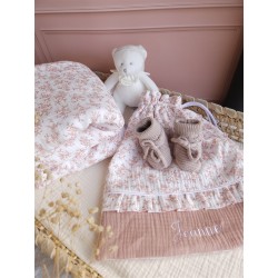 Plaid couverture doudou prénom personnalisé broderie fait main patchwork chambre bébé cadeau naissance anniversaire double gaze