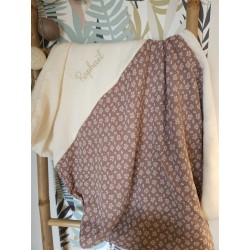 Plaid couverture doudou prénom personnalisé broderie fait main patchwork chambre bébé cadeau naissance anniversaire double gaze