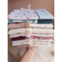 protège carnet santé prénom personnalisé broderie fait main cadeau naissance tissu bébé double gaze