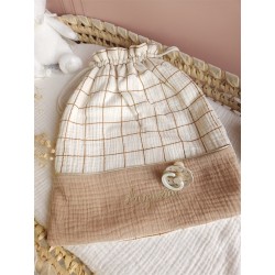 Sac pochon pochette prénom personnalisé broderie fait main enfant  range doudou vetement cadeau naissance