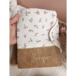 protège carnet santé prénom personnalisé broderie fait main cadeau naissance tissu bébé double gaze