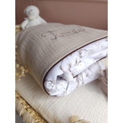 Plaid couverture doudou prénom personnalisé broderie fait main patchwork chambre bébé cadeau naissance anniversaire double gaze