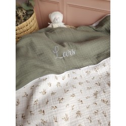 Plaid couverture doudou prénom personnalisé broderie fait main patchwork chambre bébé cadeau naissance anniversaire double gaze