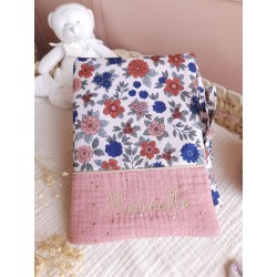 protège carnet santé prénom personnalisé broderie fait main cadeau naissance tissu bébé double gaze