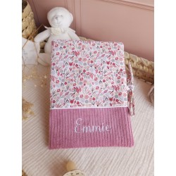 protège carnet santé prénom personnalisé broderie fait main cadeau naissance tissu bébé double gaze
