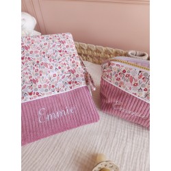 protège carnet santé prénom personnalisé broderie fait main cadeau naissance tissu bébé double gaze