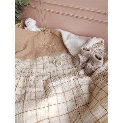 Plaid couverture doudou prénom personnalisé broderie fait main patchwork chambre bébé cadeau naissance anniversaire double gaze