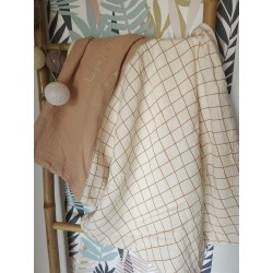 Plaid couverture doudou prénom personnalisé broderie fait main patchwork chambre bébé cadeau naissance anniversaire double gaze