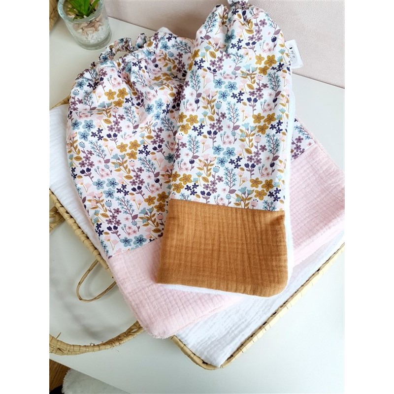 Serviette bavoir maternelle élastique prénom personnalisé broderie fait main enfant cantine