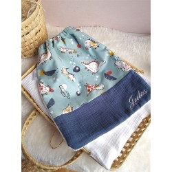 Serviette bavoir maternelle élastique prénom personnalisé broderie fait main enfant cantine
