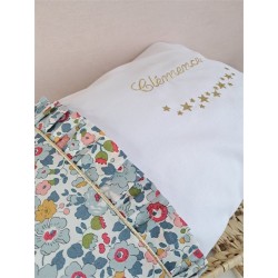 Coussin tissu fait main décoration cadeau naissance chambre prénom personnalisé broderie rectangle