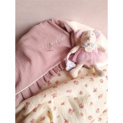 Plaid couverture doudou prénom personnalisé broderie fait main patchwork chambre bébé cadeau naissance anniversaire double