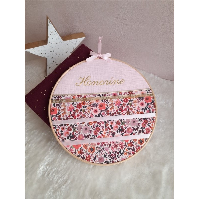 Tambour porte barettes prénom personnalisé broderie tissu bois décoration
