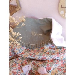 Plaid couverture doudou prénom personnalisé broderie fait main patchwork chambre bébé cadeau naissance anniversaire double